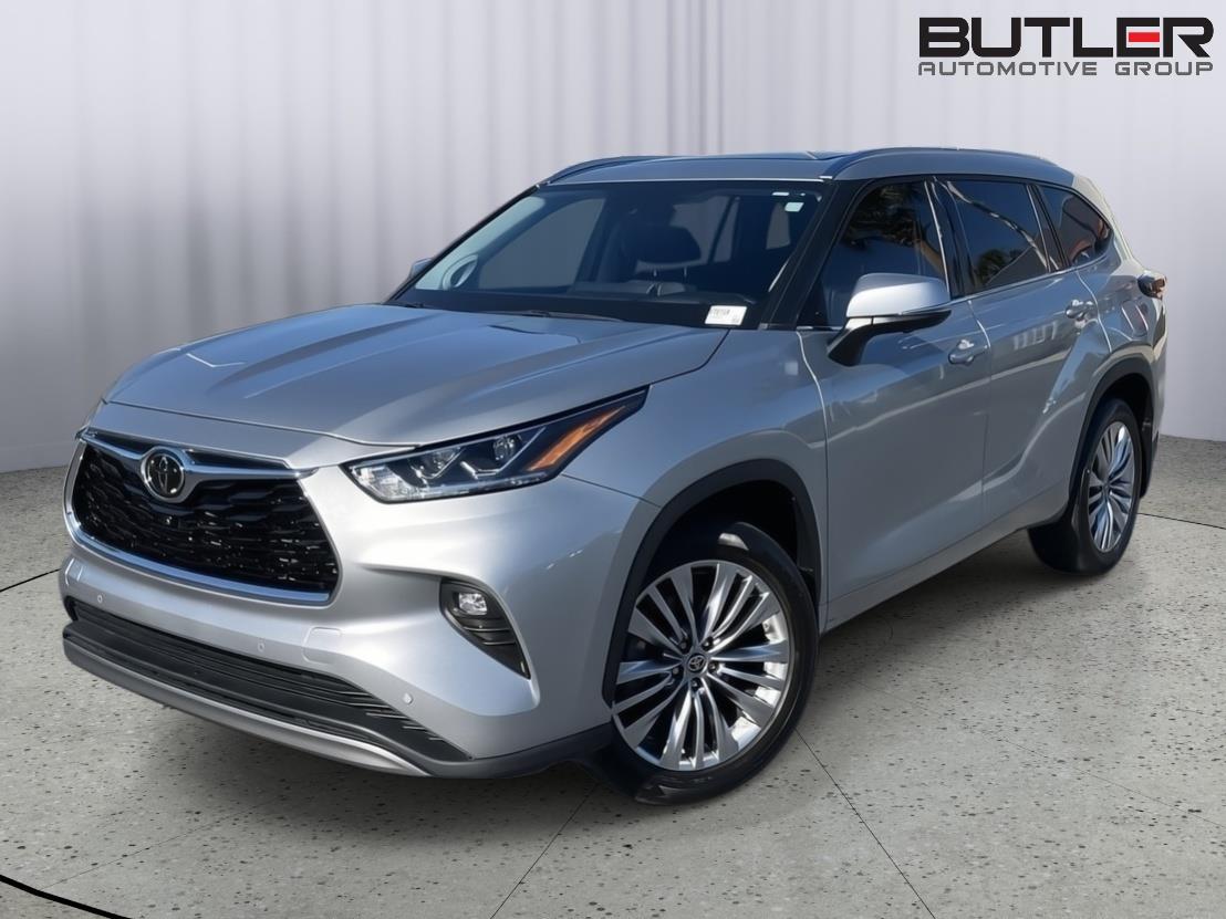 2024 Toyota Highlander Platinum's photo