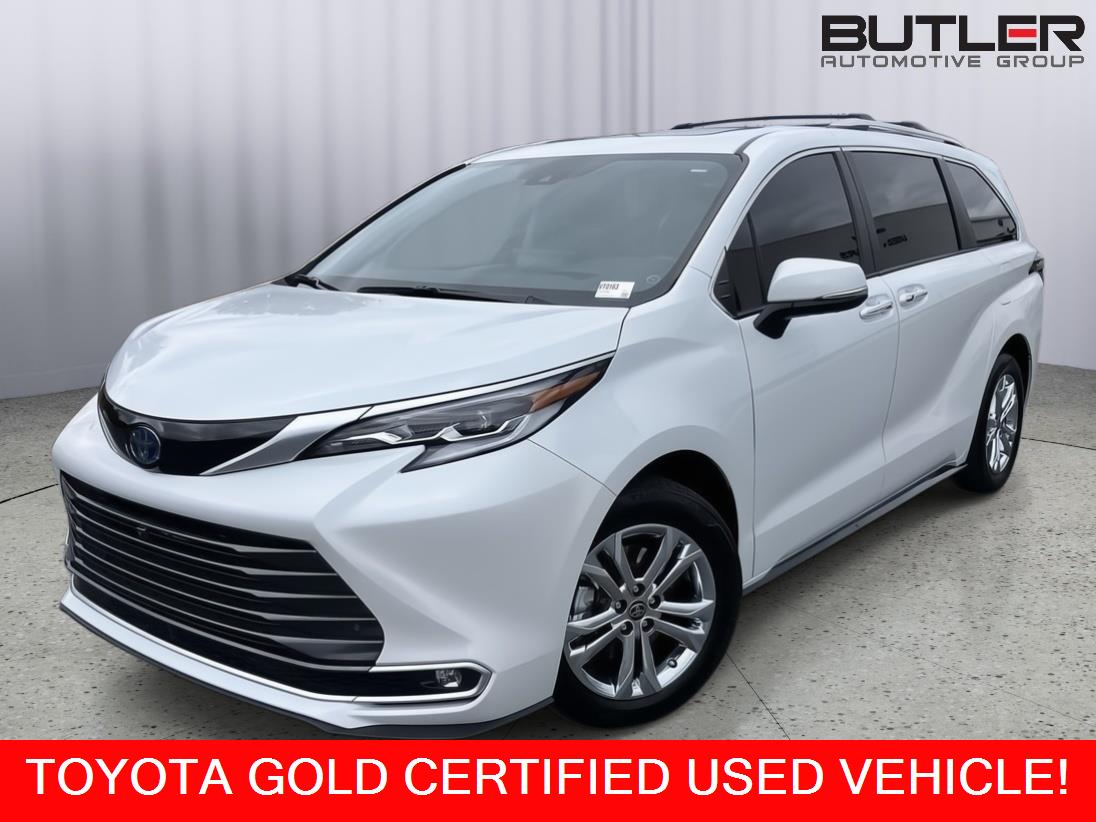 2023 Toyota Sienna Platinum's photo