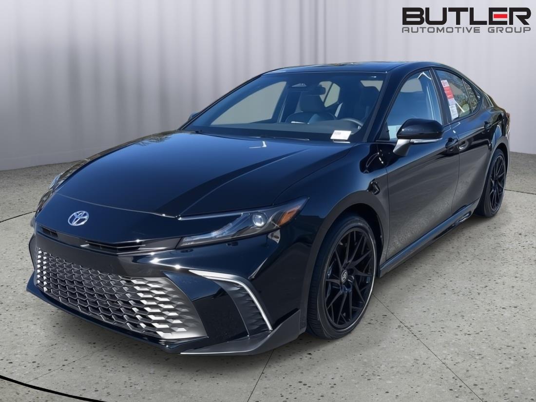2026 Toyota Camry SE Hybrid's photo