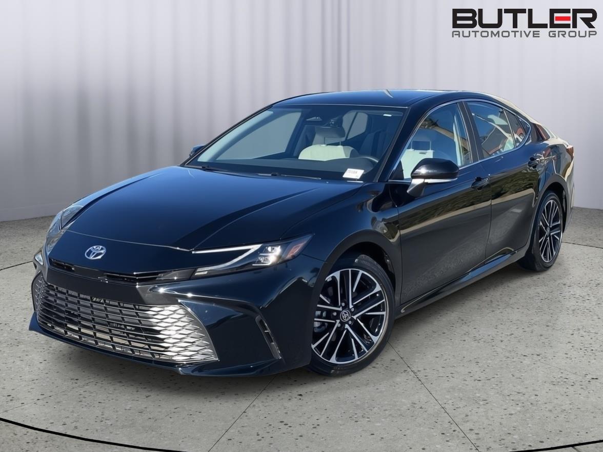 2025 Toyota Camry XLE's photo