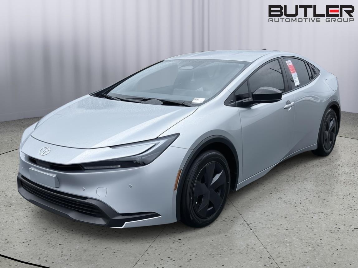2026 Toyota Prius LE FWD's photo