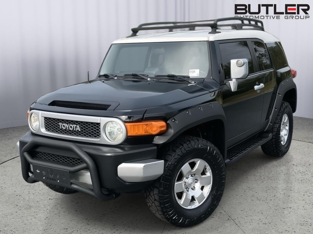 Black (White Roof/Black Diamond) 2007 Toyota FJ Cruiser 2WD SUV / Crossover Rear-Wheel Drive 5-Speed Automatic