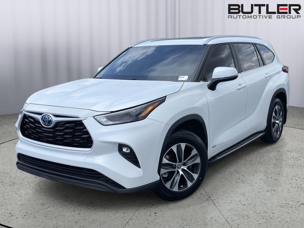 White (Wind Chill Pearl) 2023 Toyota Highlander Hybrid XLE AWD SUV / Crossover All-Wheel Drive Continuously Variable Transmission