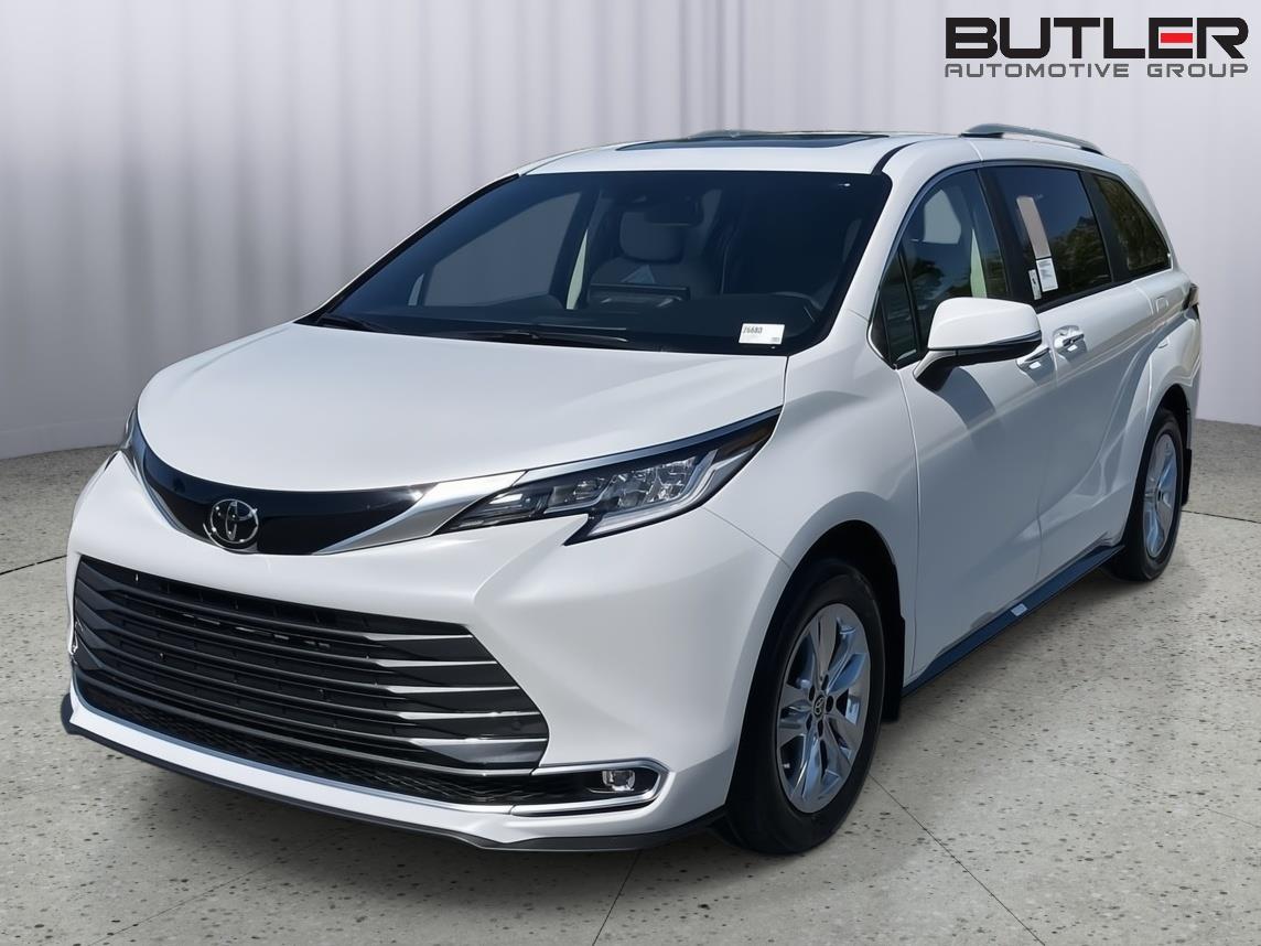 White (Wind Chill Pearl) 2026 Toyota Sienna Limited 7-Passenger FWD Minivan Front-Wheel Drive Continuously Variable Transmission