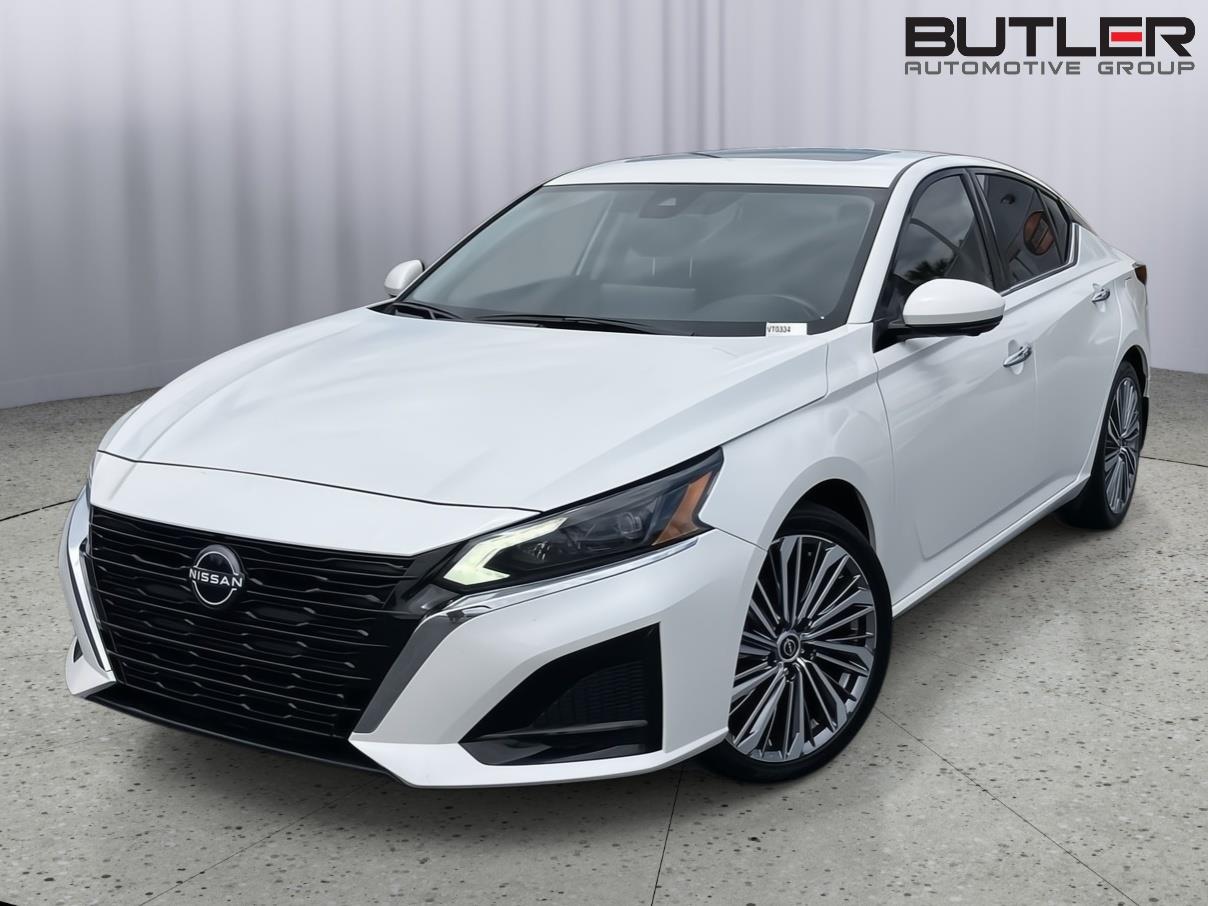 Pearl White Tricoat 2023 Nissan Altima Sedan Front-Wheel Drive Continuously Variable Transmission