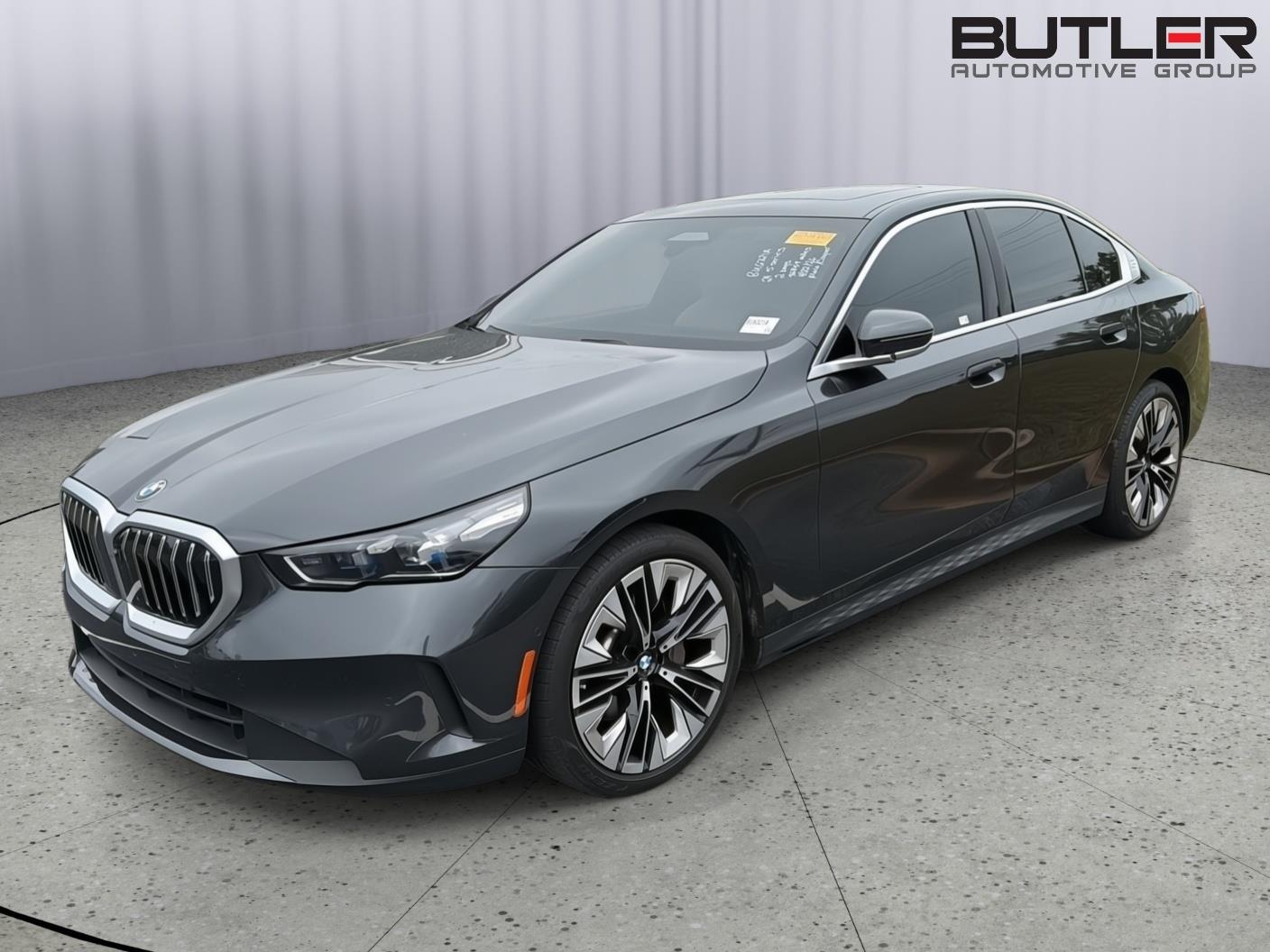 Gray (Dark Graphite Metallic) 2024 BMW 5 Series 530i RWD Sedan Rear-Wheel Drive Automatic