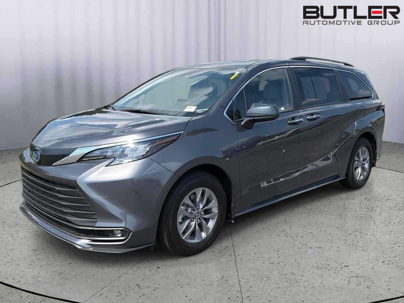 Used 2025 Toyota Sienna Van