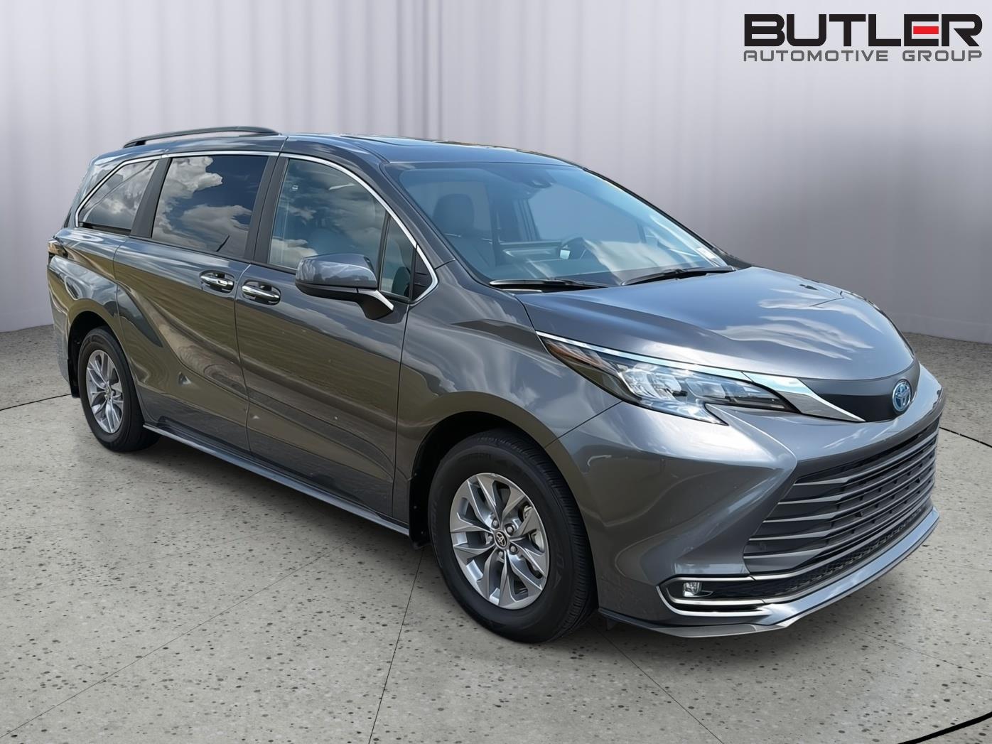 Used 2025 Toyota Sienna Van