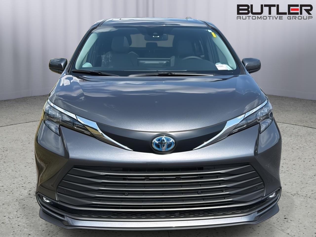 Used 2025 Toyota Sienna Van