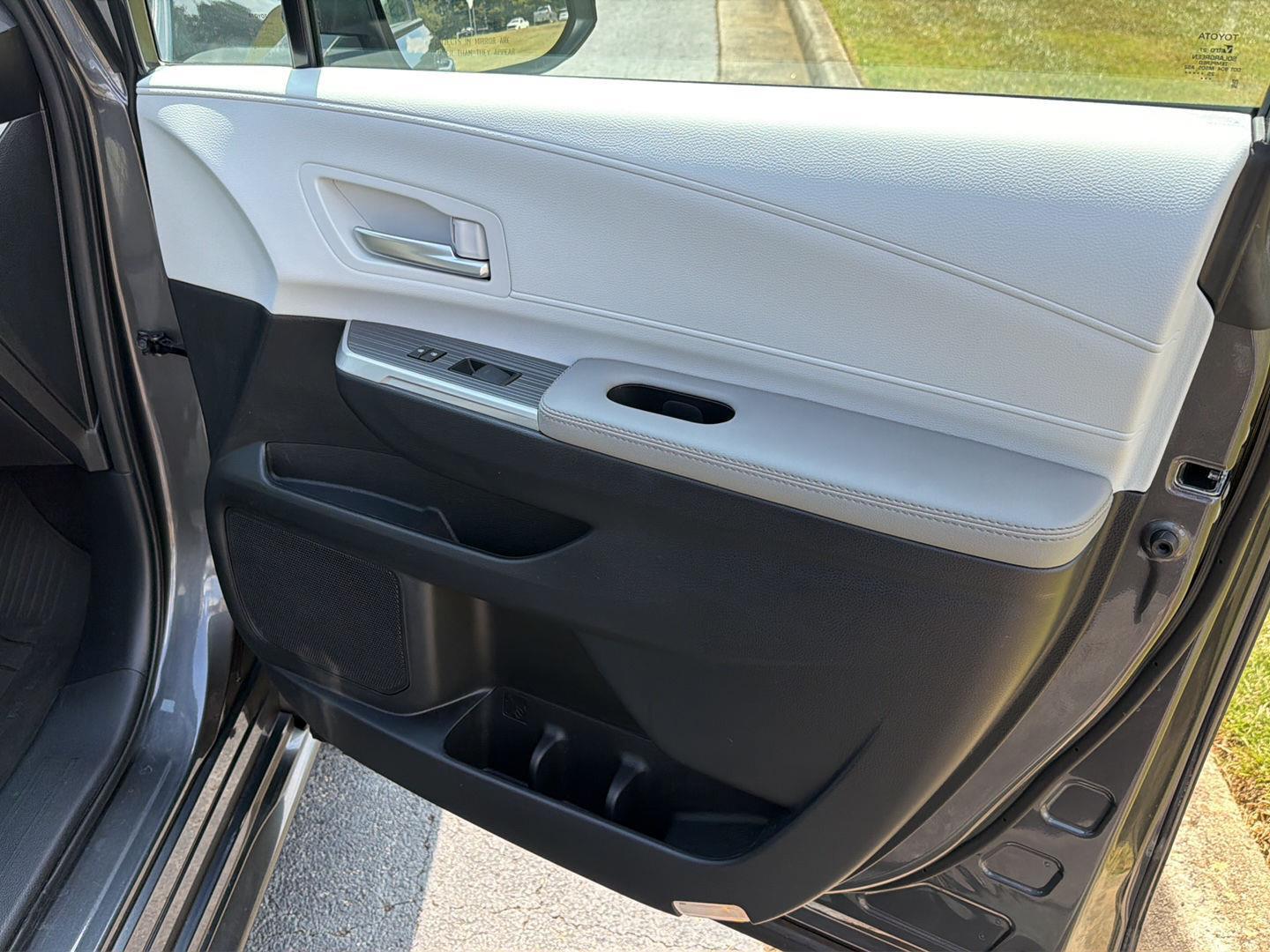 Used 2025 Toyota Sienna Van