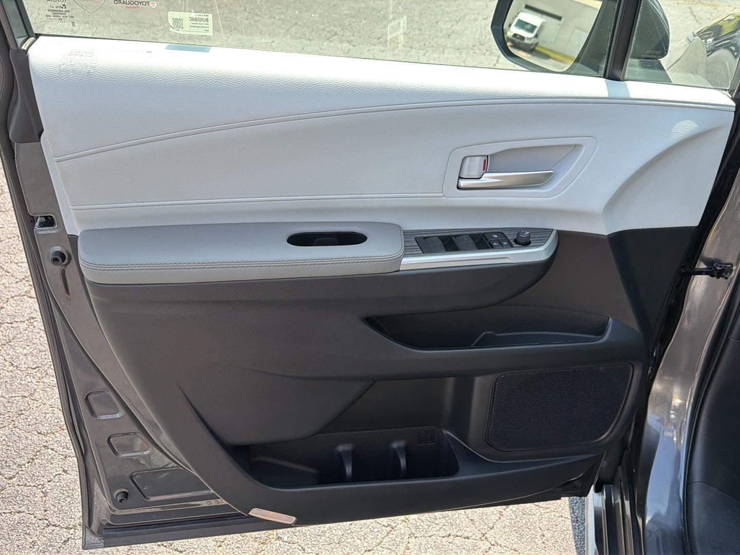 Used 2025 Toyota Sienna Van