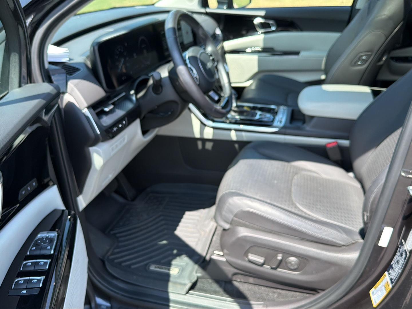Used 2024 Kia Carnival Van