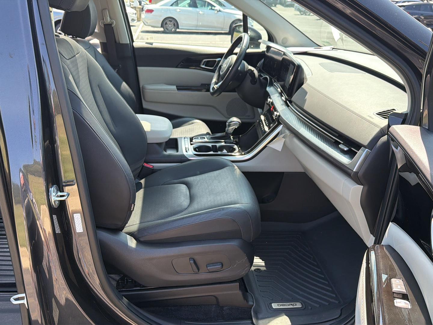 Used 2024 Kia Carnival Van