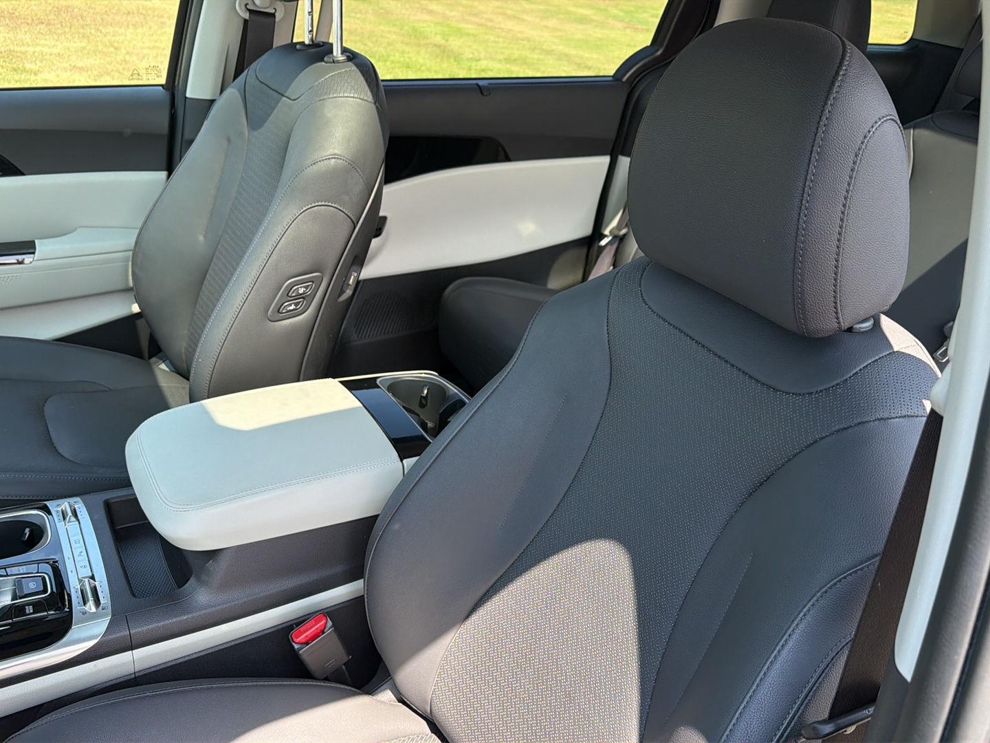 Used 2024 Kia Carnival Van
