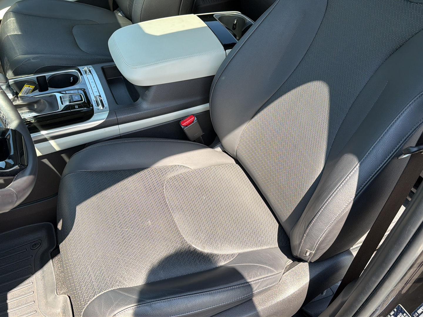 Used 2024 Kia Carnival Van