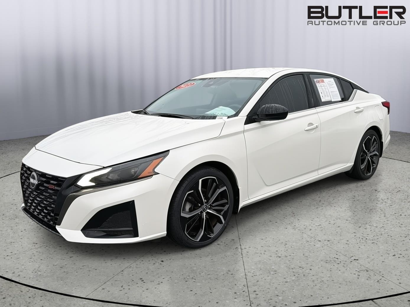 Pearl White TriCoat 2023 Nissan Altima Sedan Front-Wheel Drive Continuously Variable Transmission