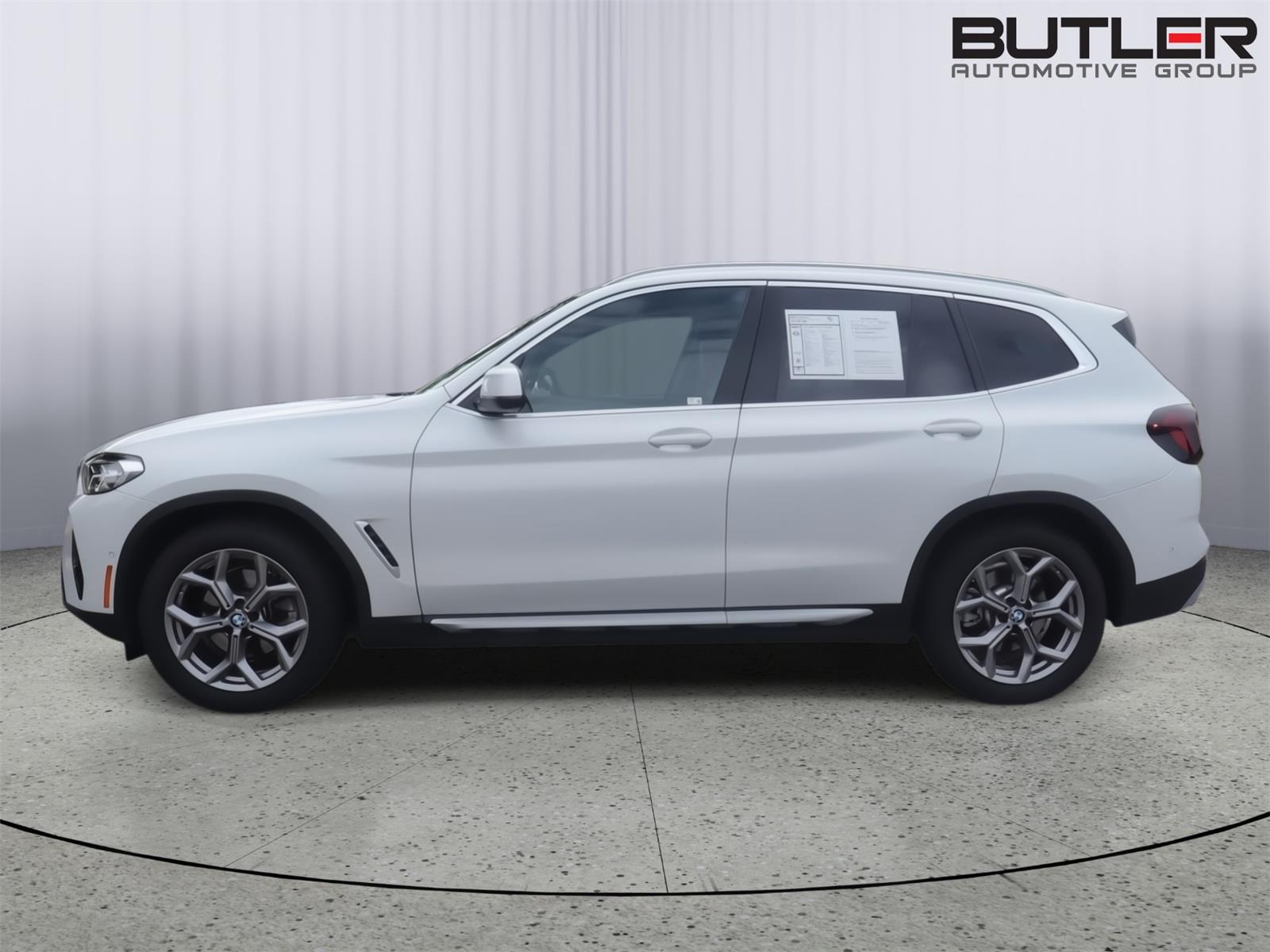 View vehicle photo 4