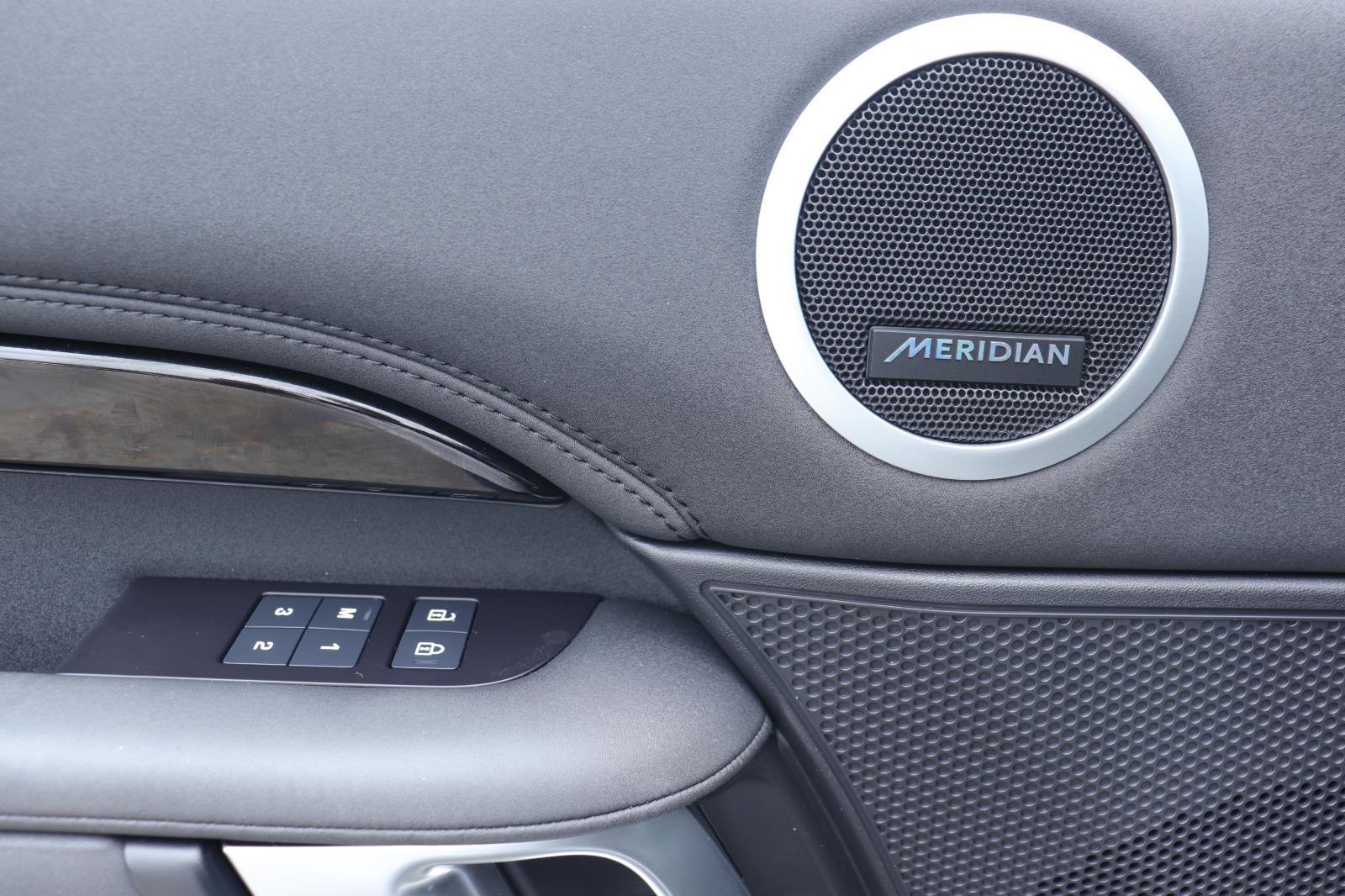 Used 2024 Land rover Discovery SUV
