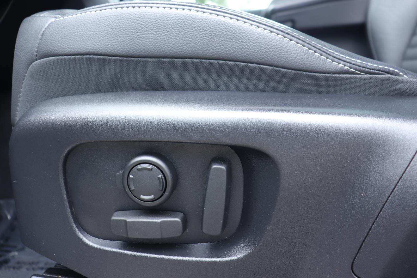 Used 2024 Land rover Discovery SUV