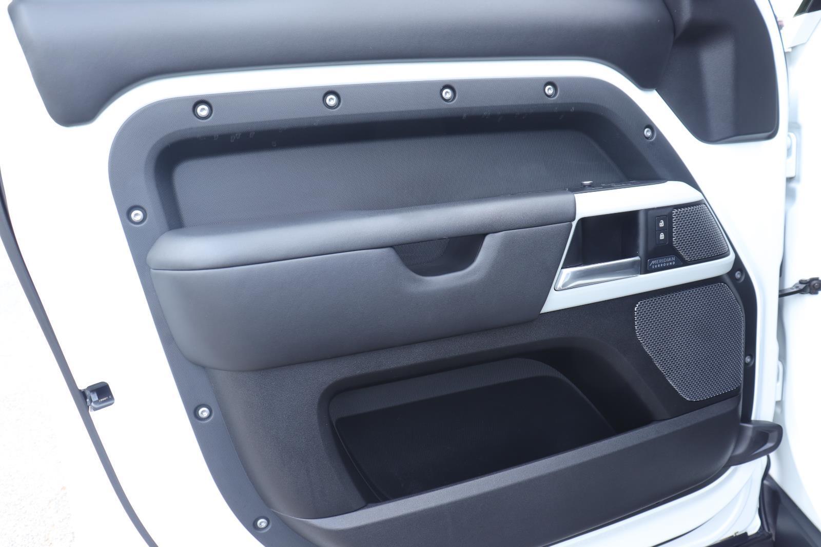 Used 2020 Fuji White Land Rover HSE image 10