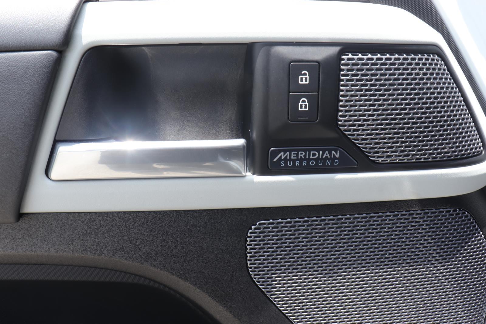 Used 2020 Fuji White Land Rover HSE image 24