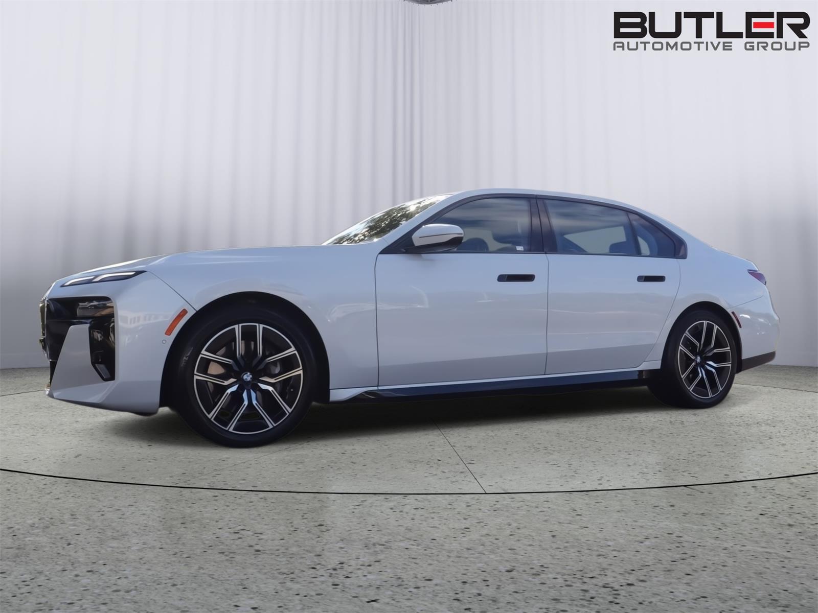 Mineral White Metallic 2023 BMW 7 Series Sedan Rear-Wheel Drive Automatic