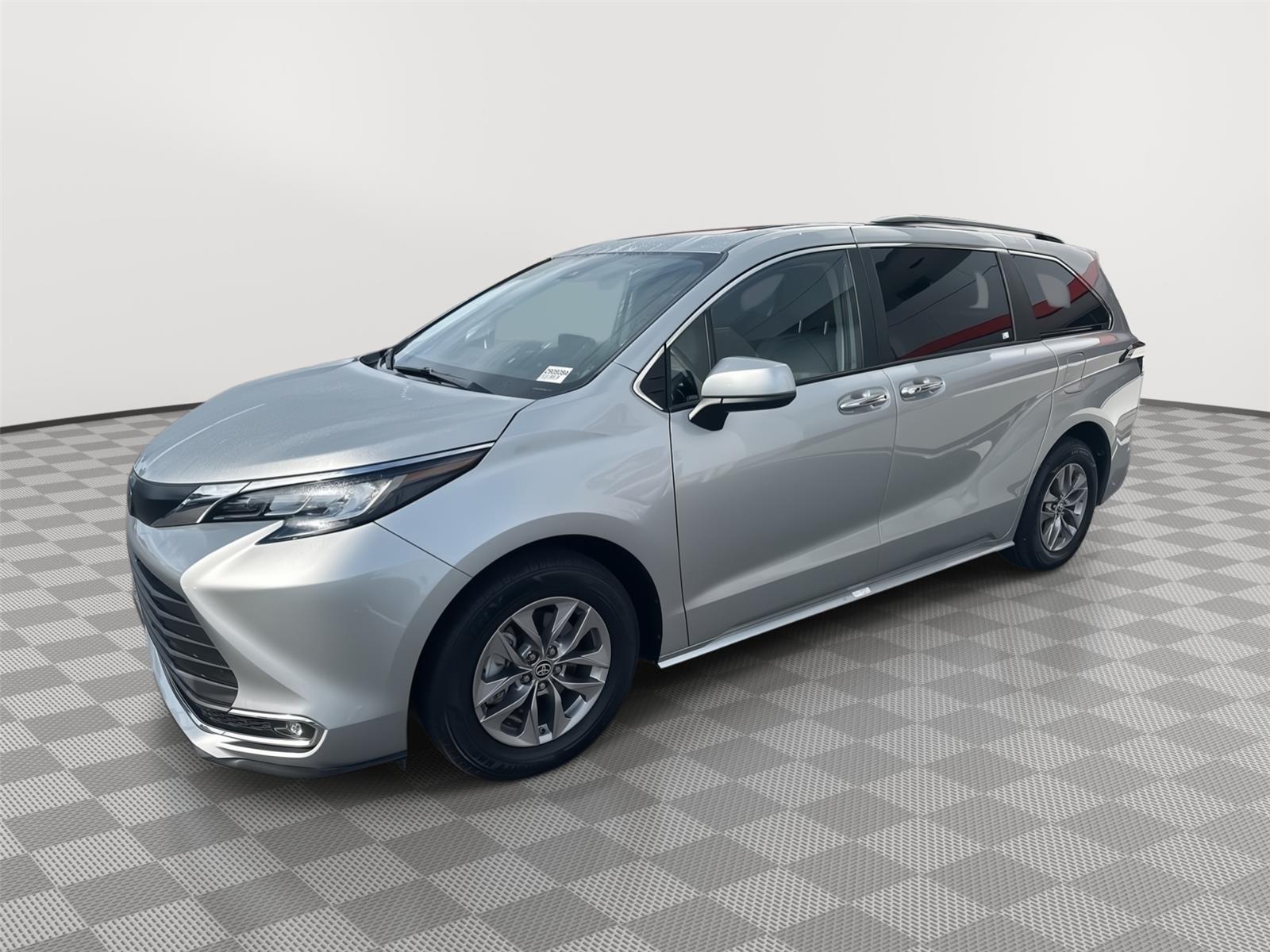 2023 Toyota Sienna XLE 7-Passenger FWD