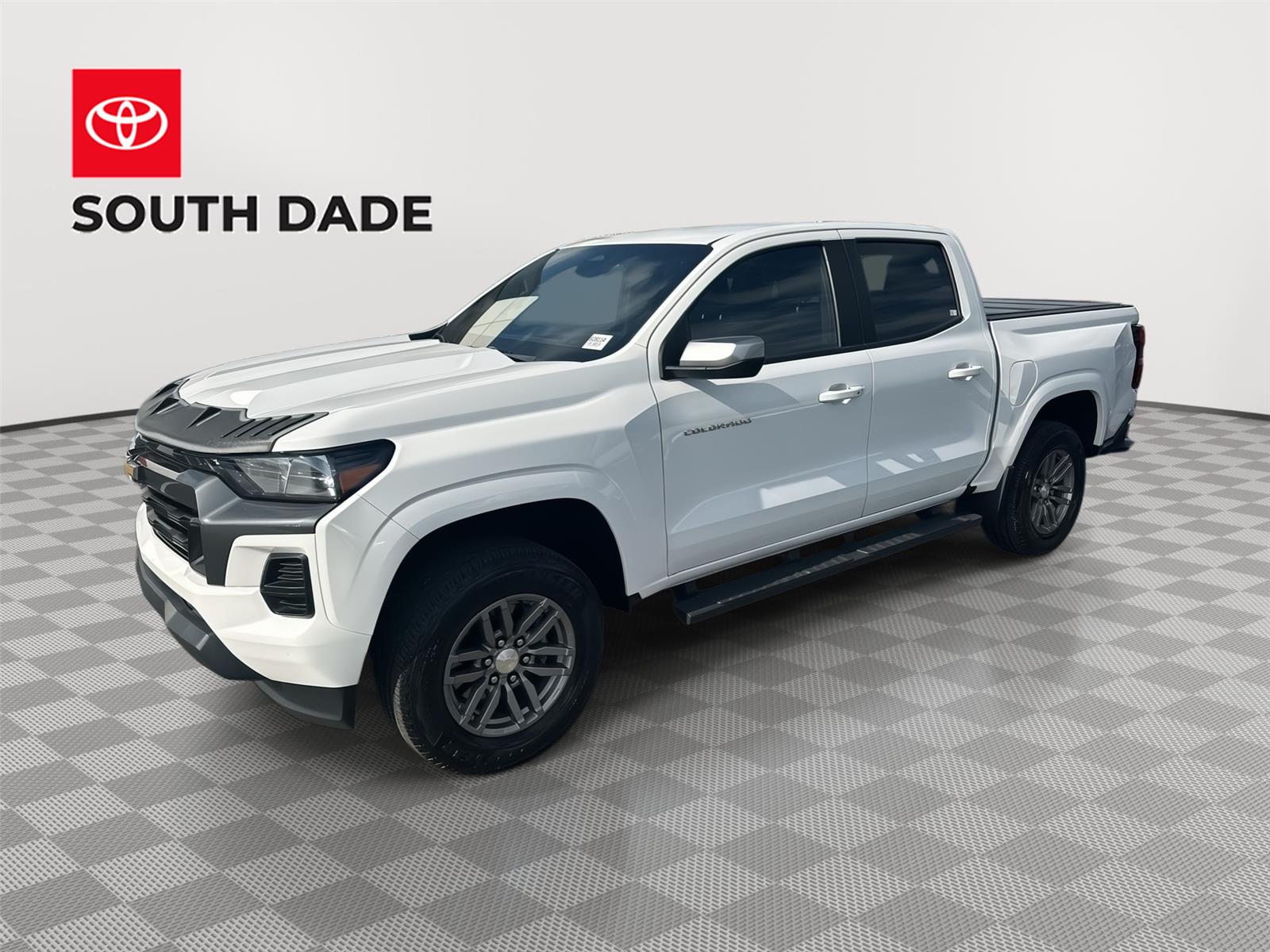 Summit White 2023 Chevrolet Colorado LT Crew Cab RWD Pickup Truck 4X2 8-Speed Automatic
