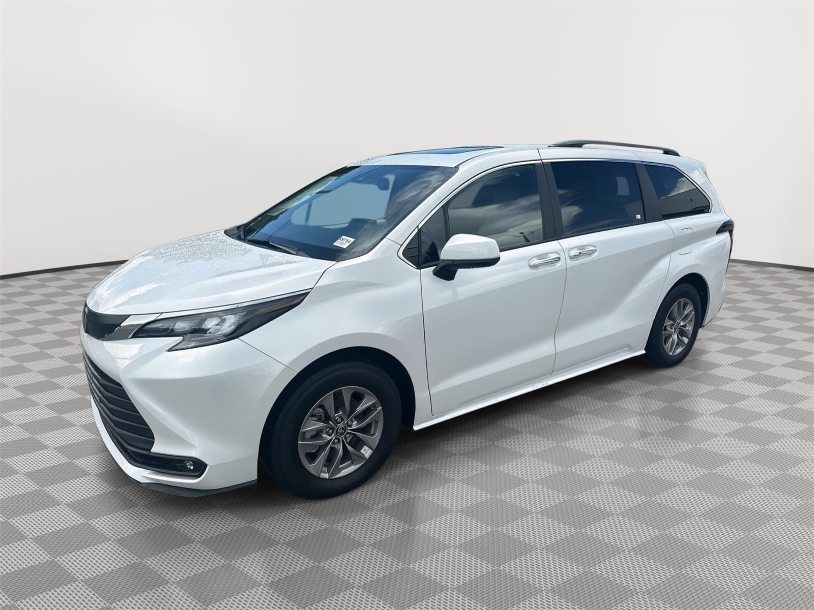 White (Wind Chill Pearl) 2025 Toyota Sienna Minivan Front-Wheel Drive Continuously Variable Transmission