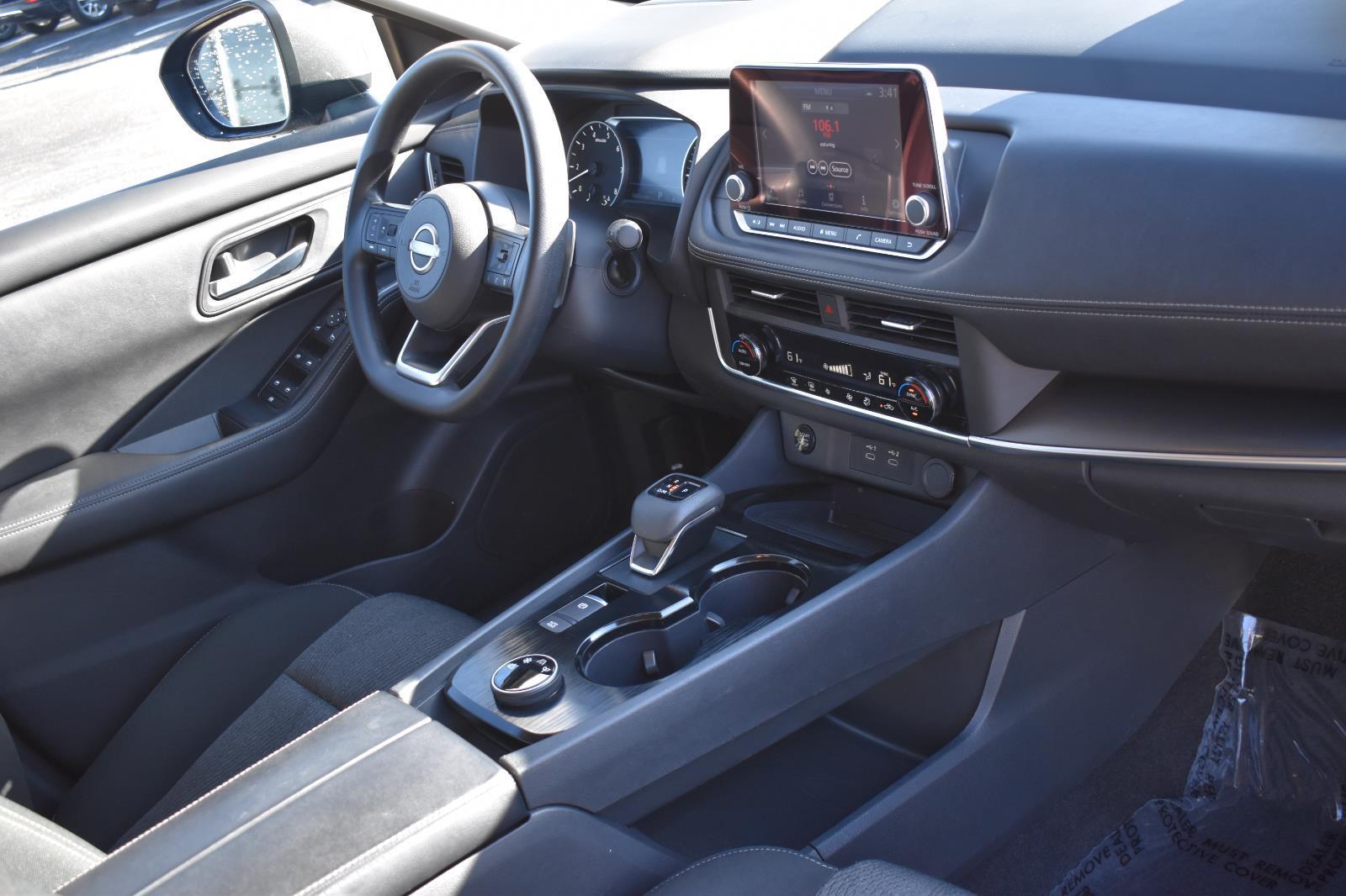 2024 Nissan Rogue SV photo 2