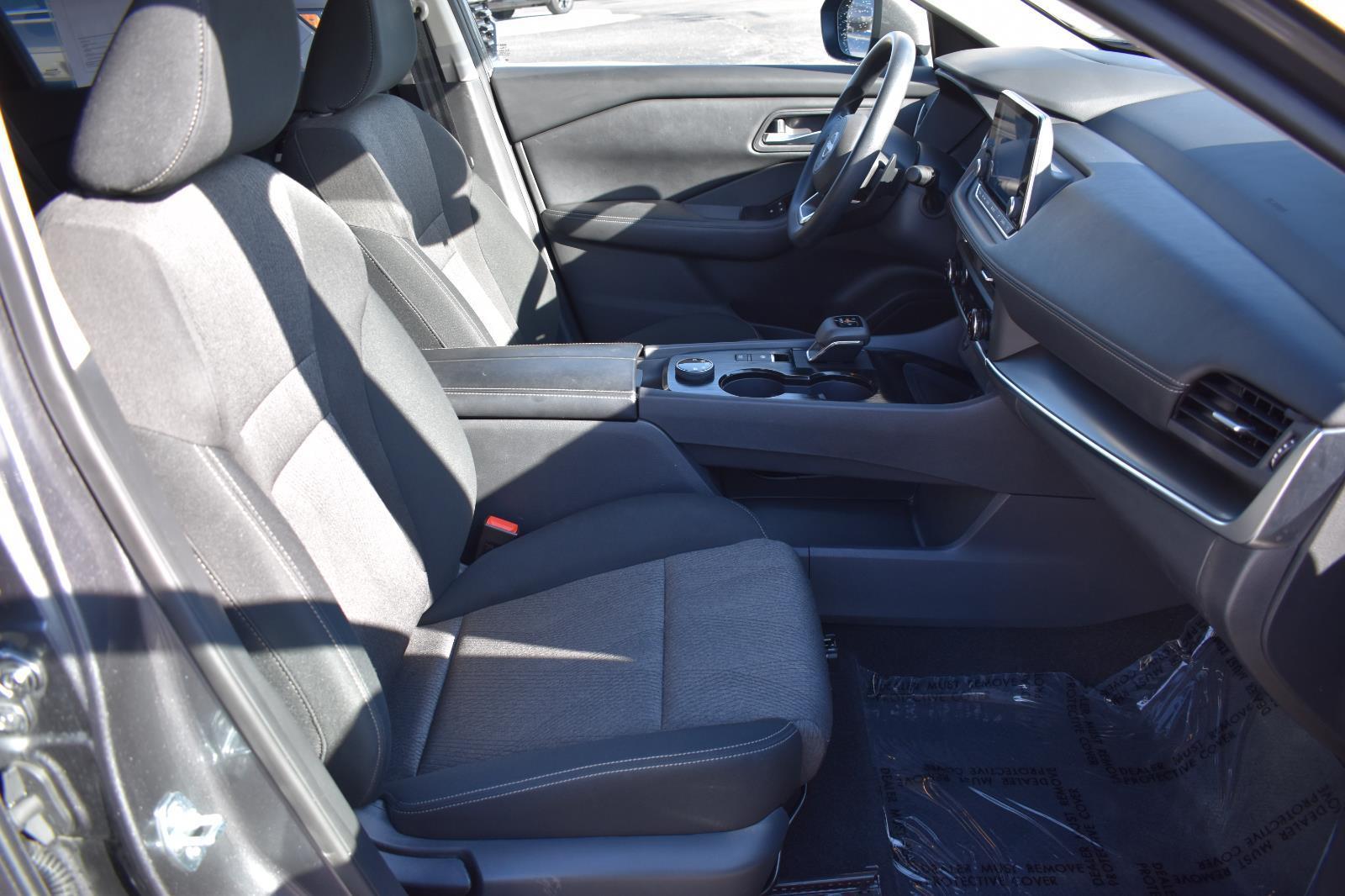 2024 Nissan Rogue SV photo 3