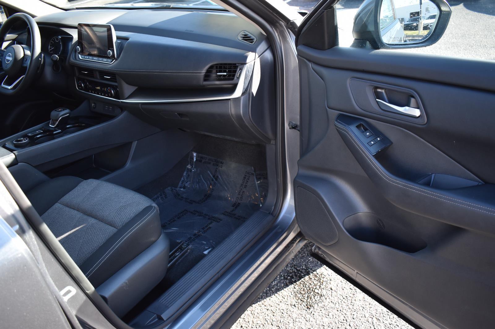 2024 Nissan Rogue SV photo 4