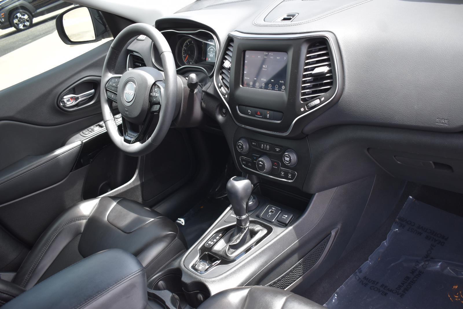 2021 Jeep Cherokee Altitude Billet Silver Metallic Clearcoat - Scholfield Honda - Image 14