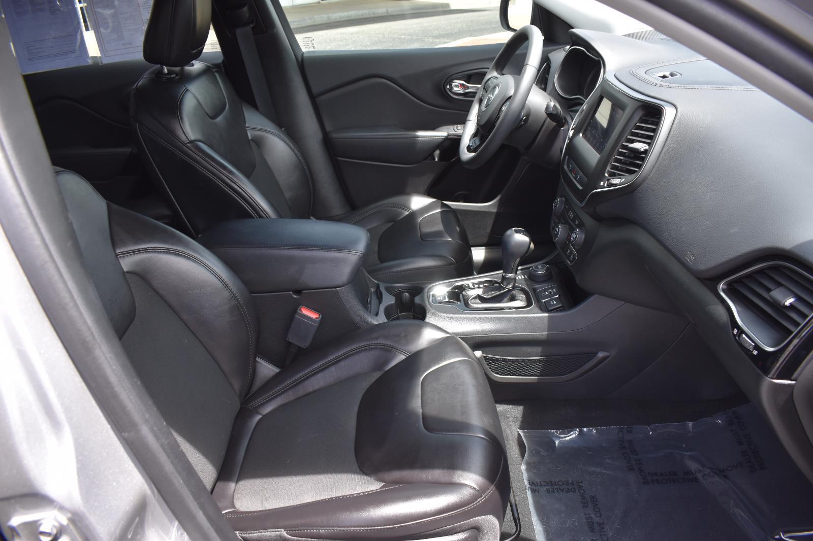 2021 Jeep Cherokee Altitude Billet Silver Metallic Clearcoat - Scholfield Honda - Image 15