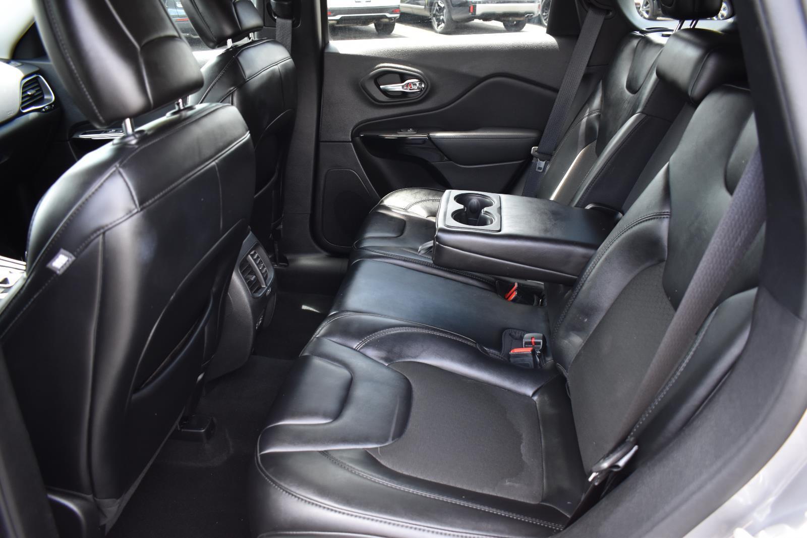 2021 Jeep Cherokee Altitude Billet Silver Metallic Clearcoat - Scholfield Honda - Image 19