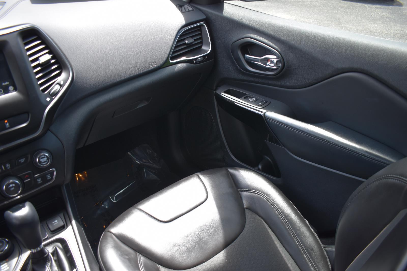 2021 Jeep Cherokee Altitude Billet Silver Metallic Clearcoat - Scholfield Honda - Image 21