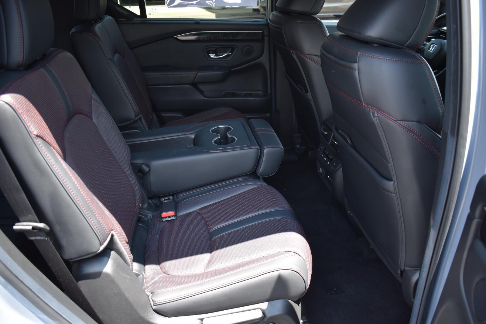 2025 Honda Pilot Black Edition - Photo 17