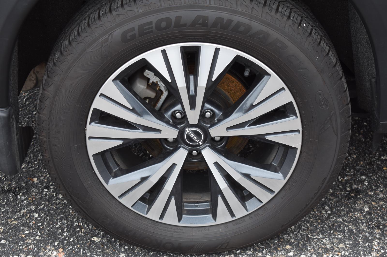 2023 Nissan Rogue SV - Photo 11