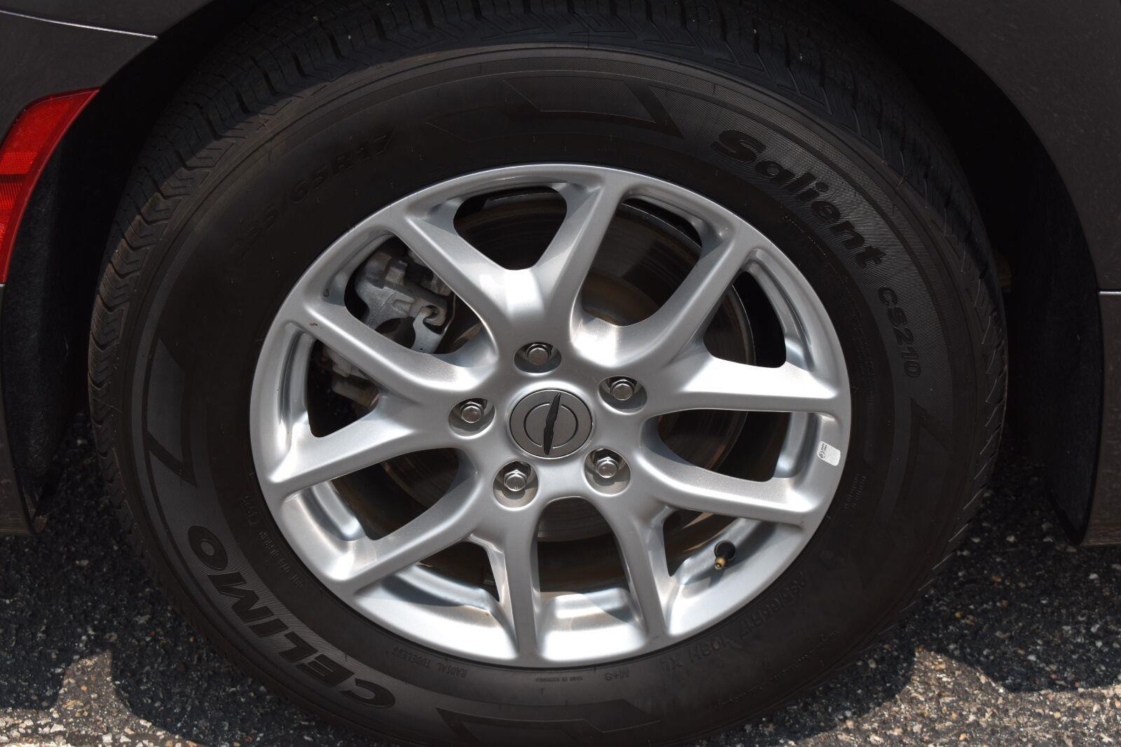 2023 Chrysler Pacifica Touring L Granite Crystal Metallic Clearcoat - Scholfield Honda - Image 12