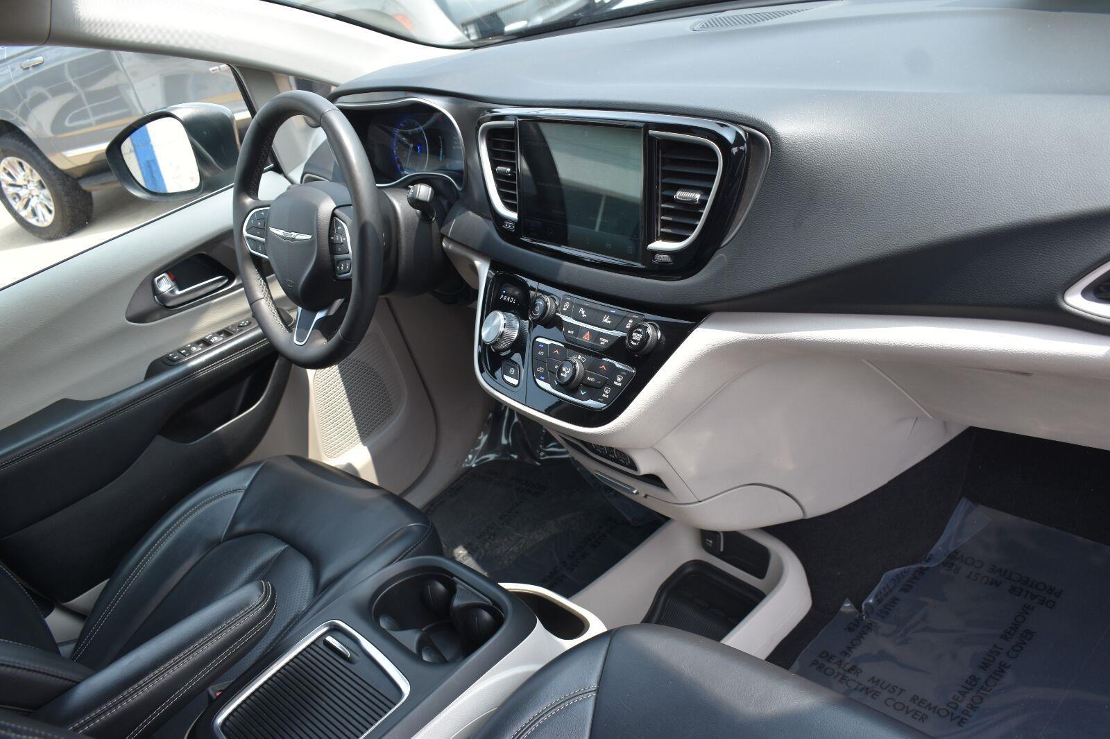 2023 Chrysler Pacifica Touring L Granite Crystal Metallic Clearcoat - Scholfield Honda - Image 13