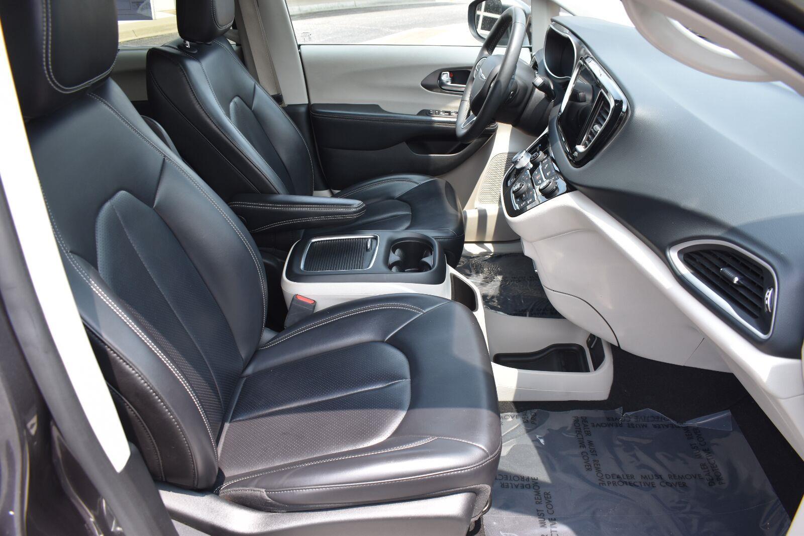 2023 Chrysler Pacifica Touring L Granite Crystal Metallic Clearcoat - Scholfield Honda - Image 14