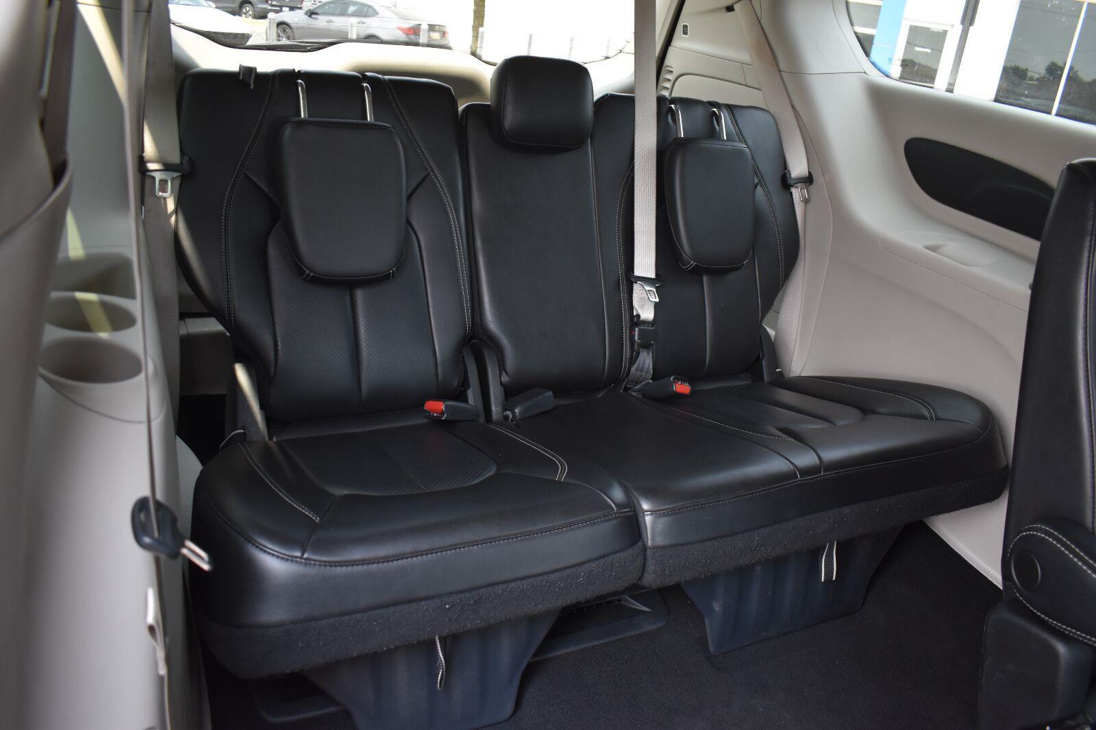 2023 Chrysler Pacifica Touring L Granite Crystal Metallic Clearcoat - Scholfield Honda - Image 16