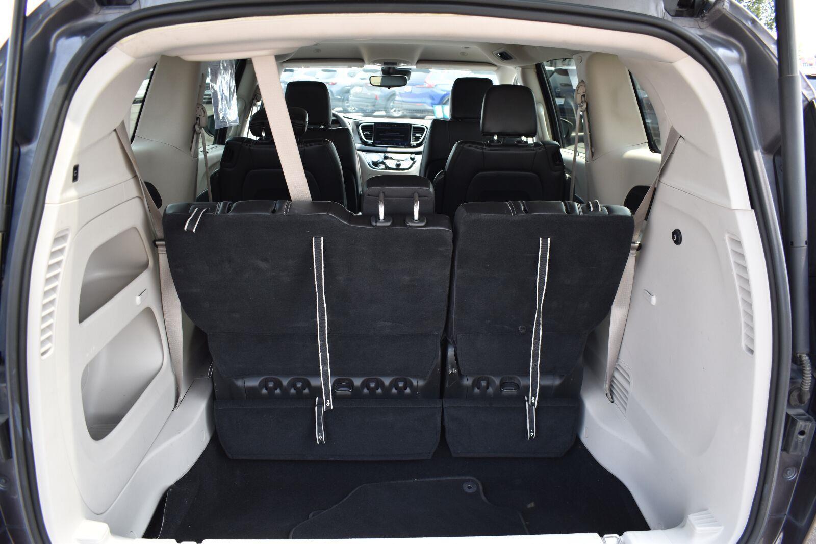 2023 Chrysler Pacifica Touring L Granite Crystal Metallic Clearcoat - Scholfield Honda - Image 18