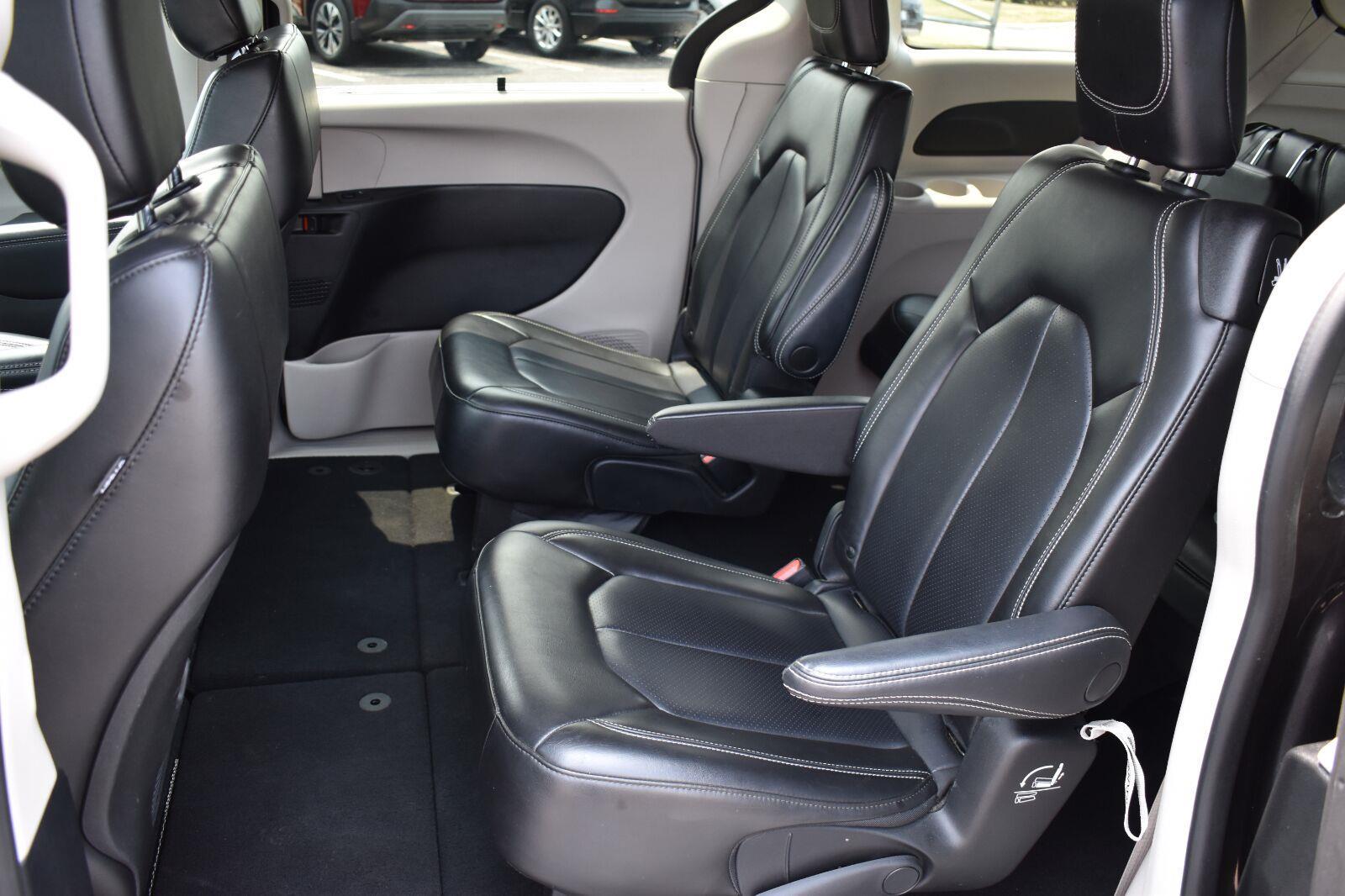2023 Chrysler Pacifica Touring L Granite Crystal Metallic Clearcoat - Scholfield Honda - Image 19