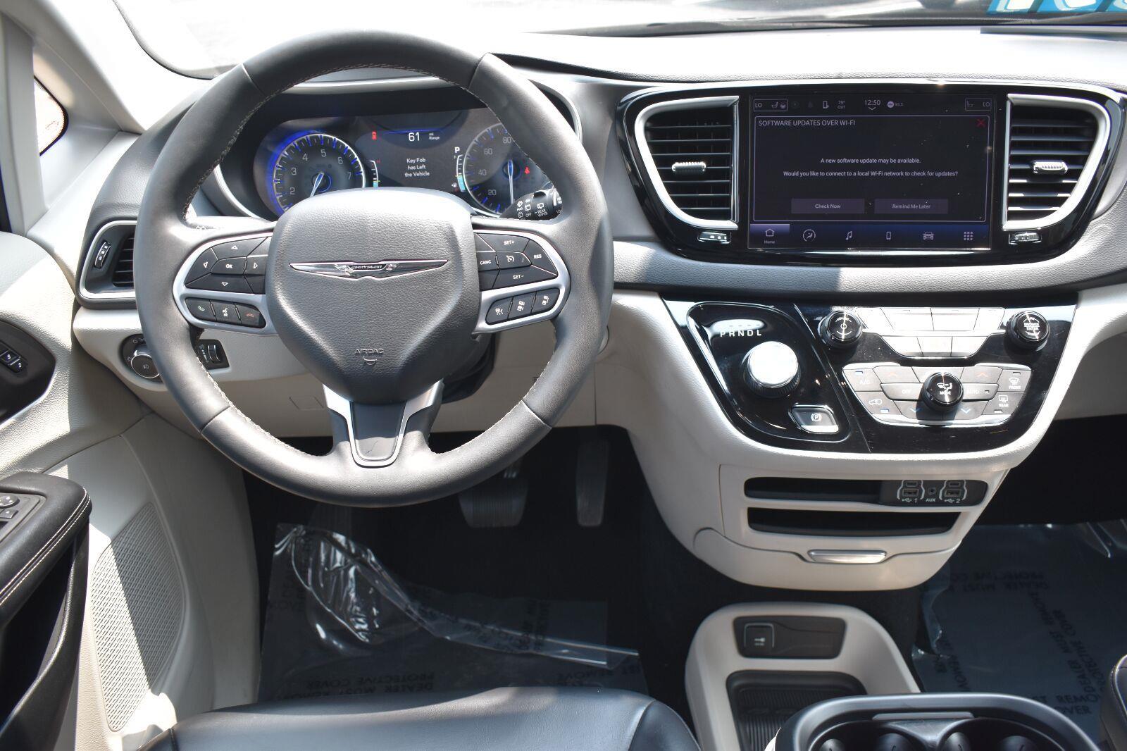 2023 Chrysler Pacifica Touring L Granite Crystal Metallic Clearcoat - Scholfield Honda - Image 20