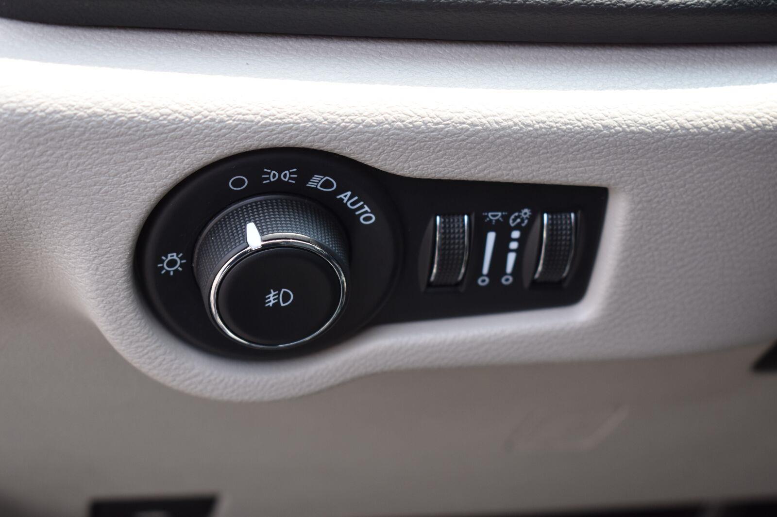 2023 Chrysler Pacifica Touring L Granite Crystal Metallic Clearcoat - Scholfield Honda - Image 24