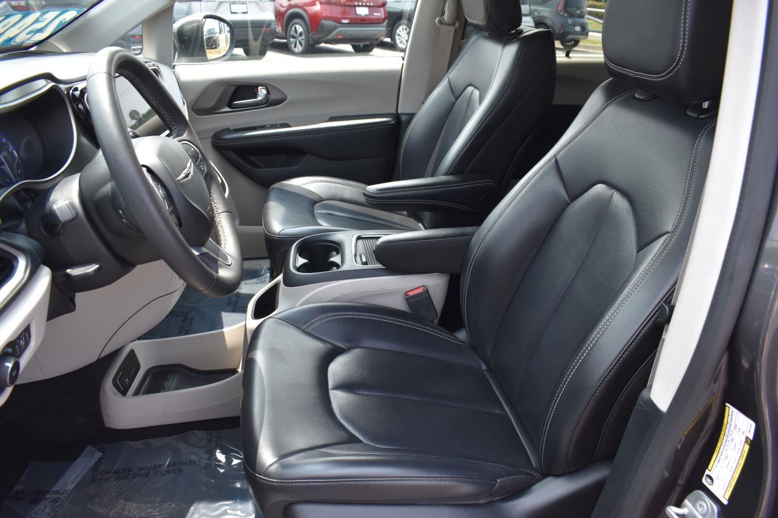 2023 Chrysler Pacifica Touring L Granite Crystal Metallic Clearcoat - Scholfield Honda - Image 25