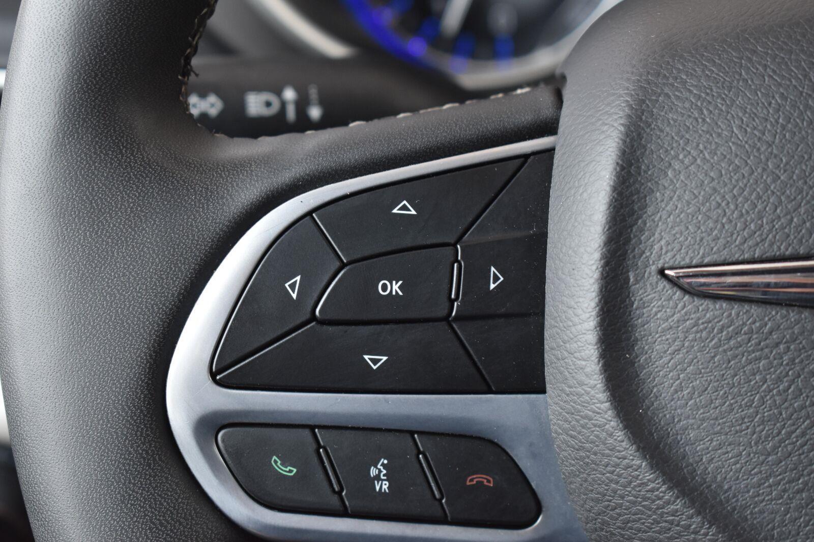 2023 Chrysler Pacifica Touring L Granite Crystal Metallic Clearcoat - Scholfield Honda - Image 6