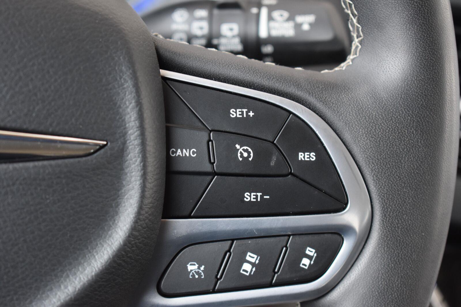 2023 Chrysler Pacifica Touring L Granite Crystal Metallic Clearcoat - Scholfield Honda - Image 8