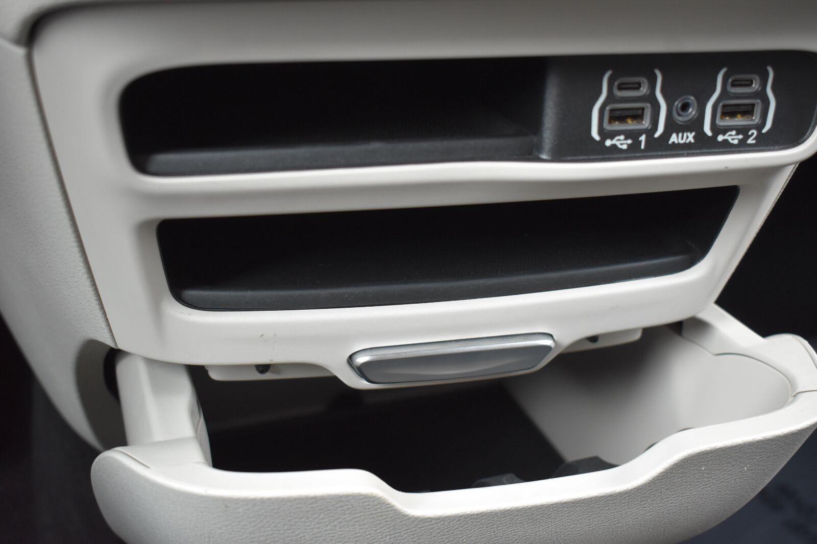 2023 Chrysler Pacifica Touring L Granite Crystal Metallic Clearcoat - Scholfield Honda - Image 11